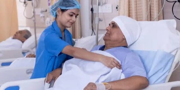 நோயாளிகளிடம் அதிக கட்டணம் வசூலித்ததற்காக இரண்டு மருத்துவ நிறுவனங்களுக்கு ரூ. 4 லட்சம் அபராதம்