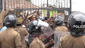 பல்லன்சேன சிறைச்சாலையில் கலவரம் தீவிரமடைந்ததால் கண்ணீர்ப் புகைக் குண்டு