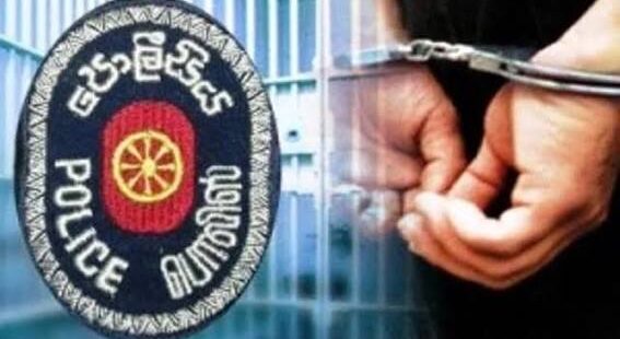 நான்கு பொலிஸ் அதிகாரிகள் கைது