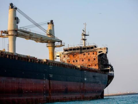 ஈரானியக் கப்பல் மீதான தாக்குதலில் ஒருவர் பலி மூவர் காயம்