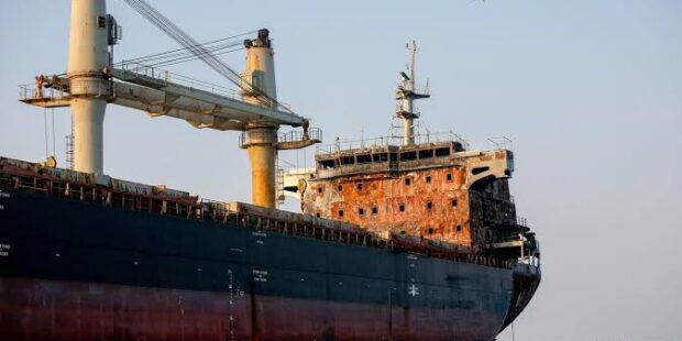 ஈரானியக் கப்பல் மீதான தாக்குதலில் ஒருவர் பலி மூவர் காயம்