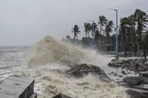பலத்த காற்று மற்றும் கொந்தளிப்பான கடல் காரணமாக அம்பர் எச்சரிக்கை