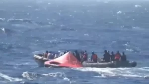 செங்கடல் தீவு அருகே பழங்குடியினரை ஏற்றிச் செல்லும் படகை மீட்க ஹூதிகள் முயற்சி