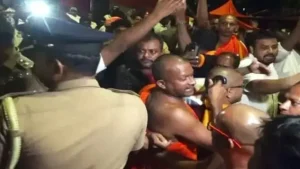 ஞானசார தேரரை விடுவிக்கக் கோரி விகாரமகாதேவி பூங்காவில் பிக்குகள் சத்தியாகிரகத்தைத் தொடர்கின்றனர்