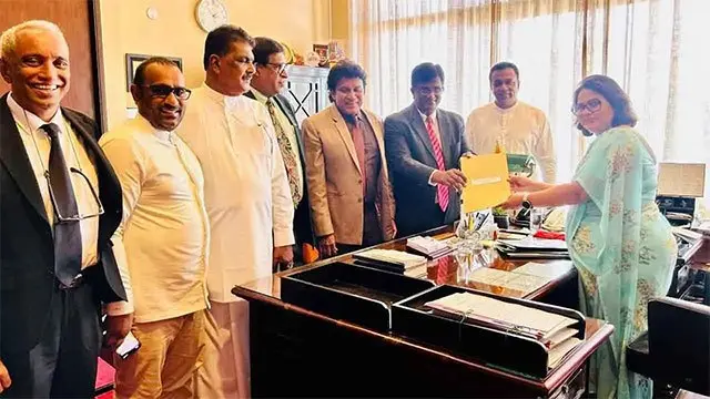 சபாநாயகருக்கு எதிரான நம்பிக்கையில்லாத் தீர்மானத்தை எதிர்க்கட்சி ஒப்படைத்தது