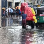 இலங்கை முழுவதும் நிலவும் மோசமான வானிலையால் 5,500க்கும் மேற்பட்டோர் பாதிக்கப்பட்டுள்ளனர்