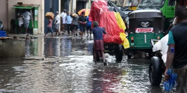 இலங்கை முழுவதும் நிலவும் மோசமான வானிலையால் 5,500க்கும் மேற்பட்டோர் பாதிக்கப்பட்டுள்ளனர்