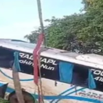 புத்தளத்தில் பேருந்து சாலையை விட்டு விலகி கவிழ்ந்ததில் 12 பேர் காயம்
