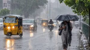 கனமழை காரணமாக வாகன ஓட்டிகள் மிகுந்த எச்சரிக்கை