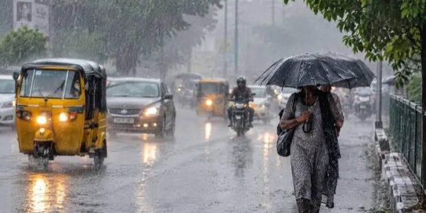 கனமழை காரணமாக வாகன ஓட்டிகள் மிகுந்த எச்சரிக்கை