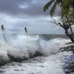 கொந்தளிப்பான கடல் காரணமாக 'சிவப்பு' எச்சரிக்கை